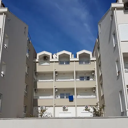 Apartment Monica 100 Meters To Beach Near Split Trogir Kastela